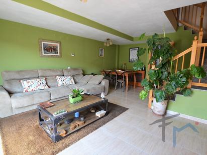 Sala d'estar de Casa adosada en venda en Masquefa amb Aire condicionat i Balcó