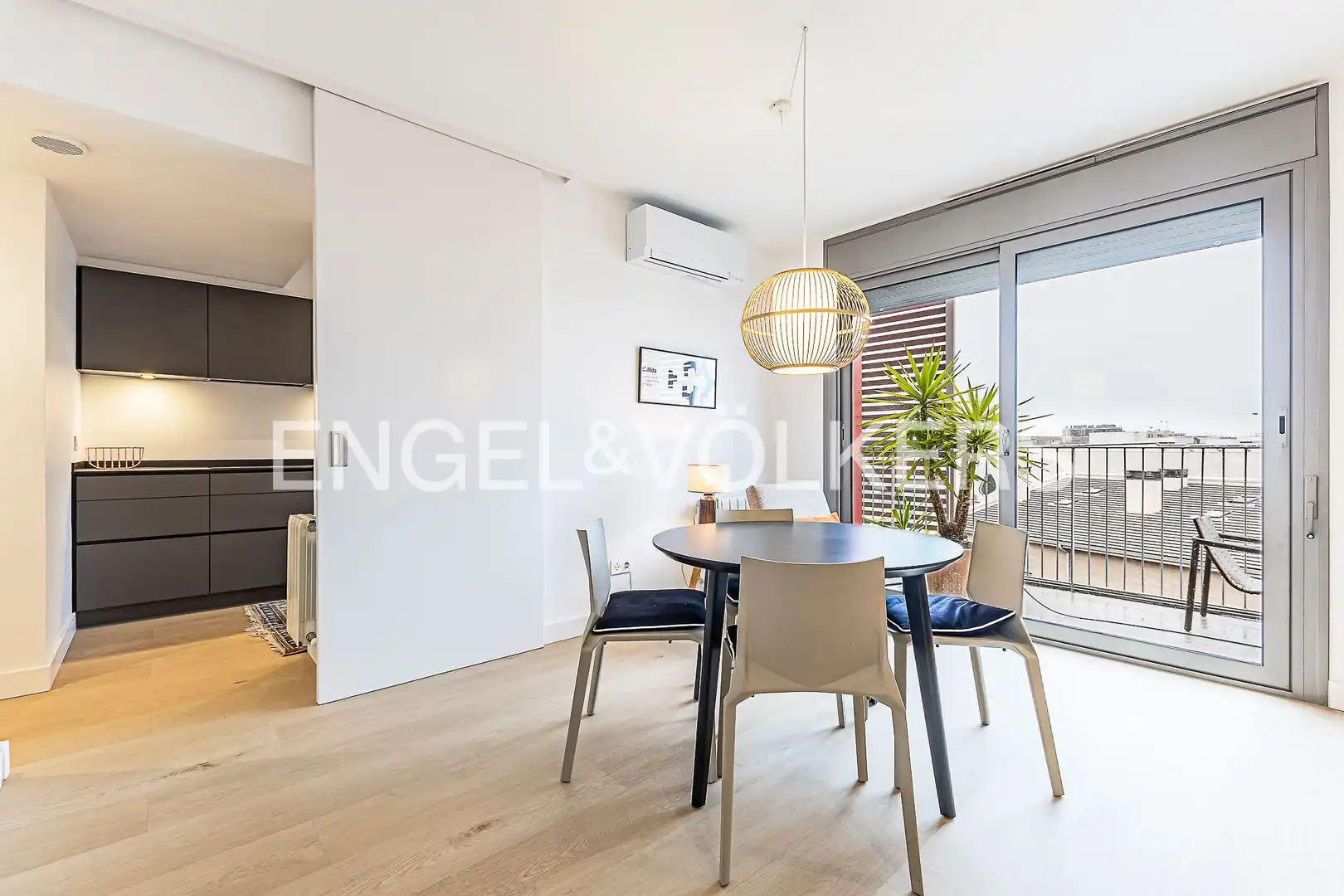 Außenansicht von Wohnung zum Verkauf in L'Hospitalet de Llobregat mit Klimaanlage, Heizung und Abstellraum