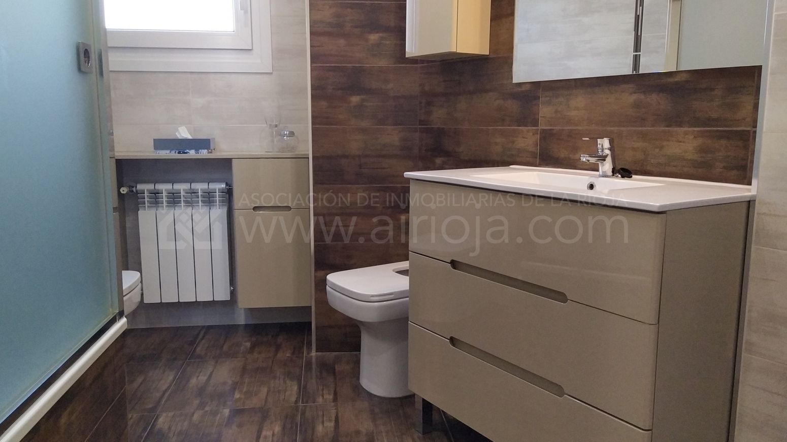 Baño de Piso en venta en  Logroño con Calefacción, Parquet y Terraza