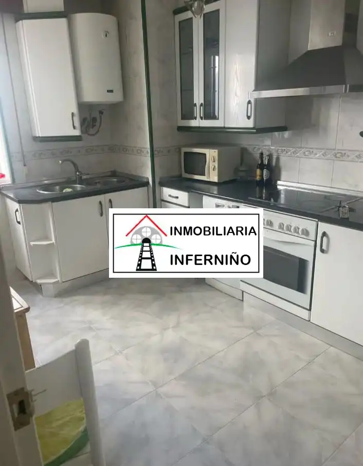 Cocina de Piso de alquiler en Ferrol con Calefacción