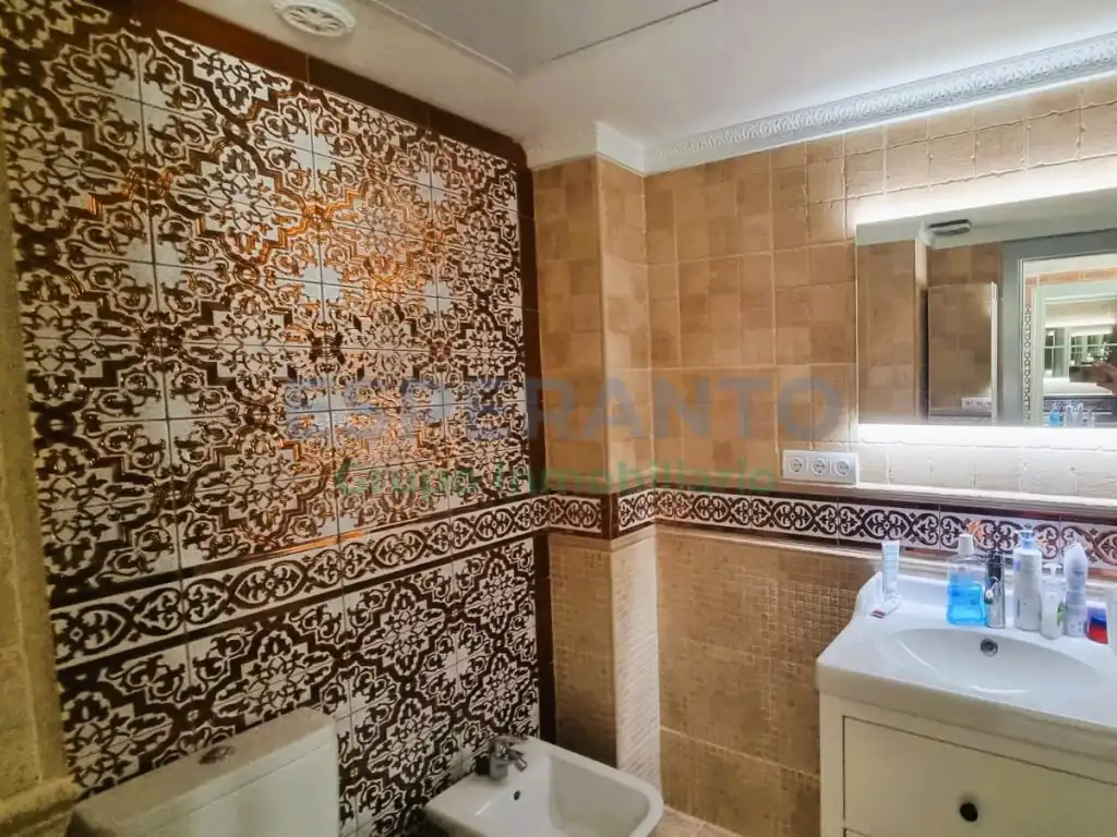 Bathroom of Flat for sale in Marbella