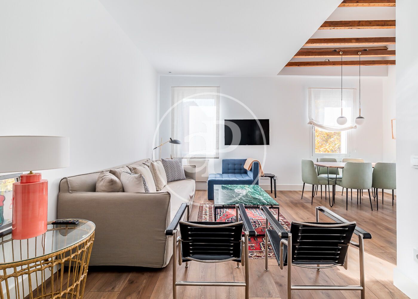 Sala d'estar de Àtic de lloguer en  Madrid Capital amb Aire condicionat, Calefacció i Jardí privat