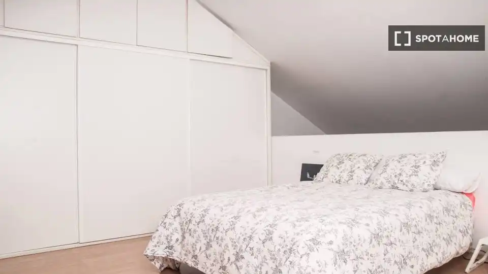 Bedroom of Flat for rent in Madrid  with Air Conditioner, Heating and Furnished