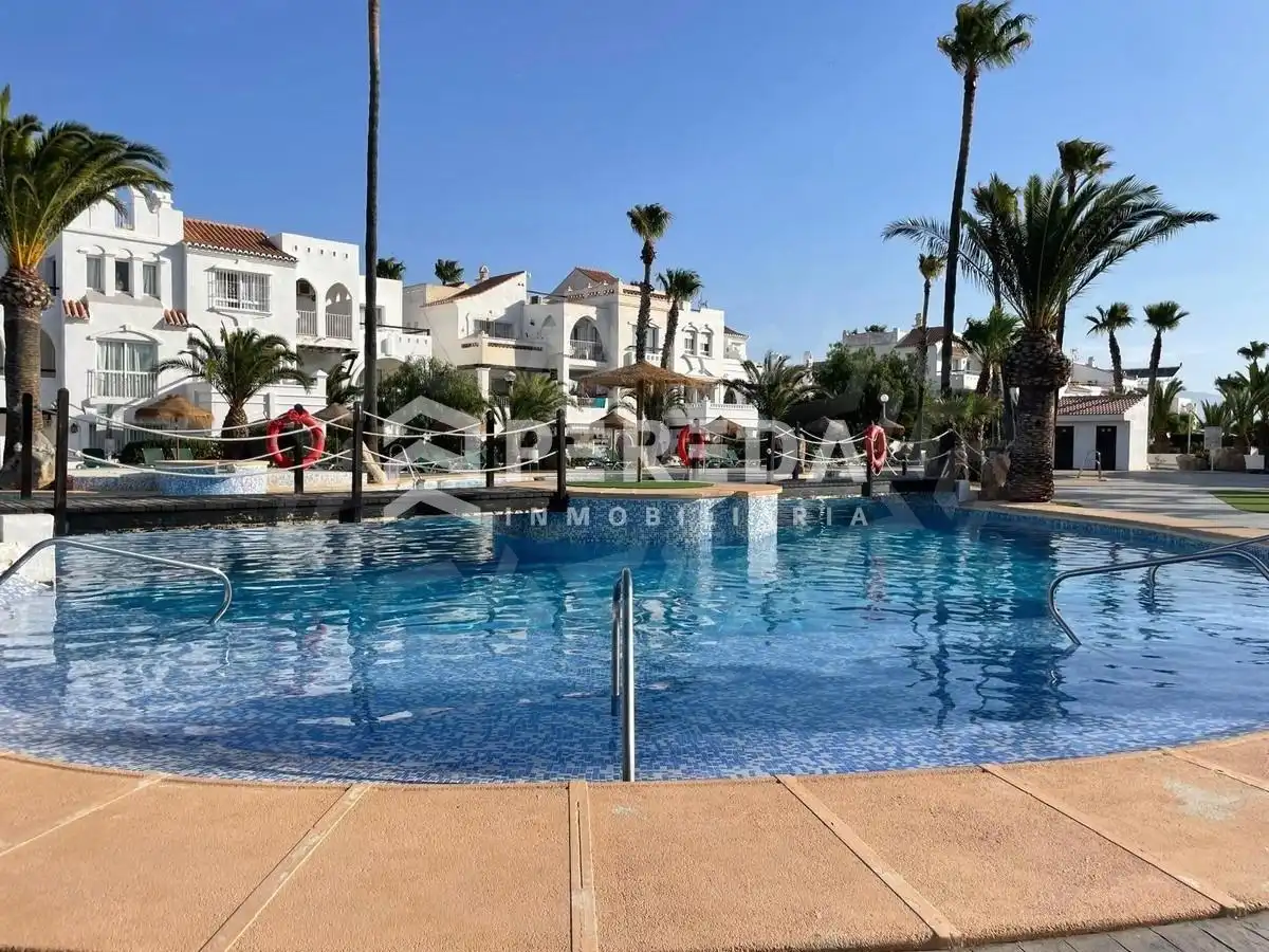 Vista exterior de Apartamento en venta en Roquetas de Mar con Aire acondicionado, Jardín privado y Terraza