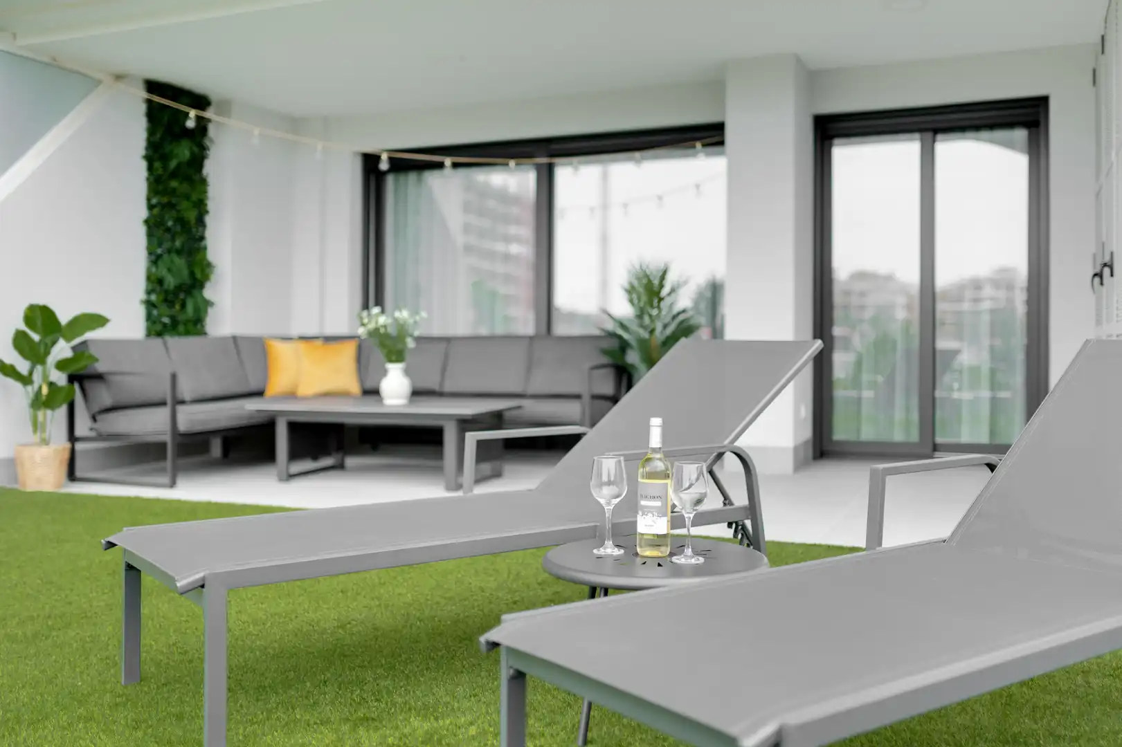 Terraza de Apartamento de alquiler en Torrevieja con Aire acondicionado, Jardín privado y Amueblado
