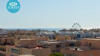 Vista exterior de Àtic en venda en Estepona amb Aire condicionat, Terrassa i Balcó