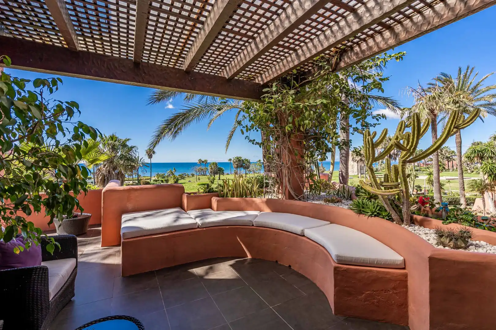 Terrasse von Maisonette zum Verkauf in Estepona mit Klimaanlage, Terrasse und Schwimmbad