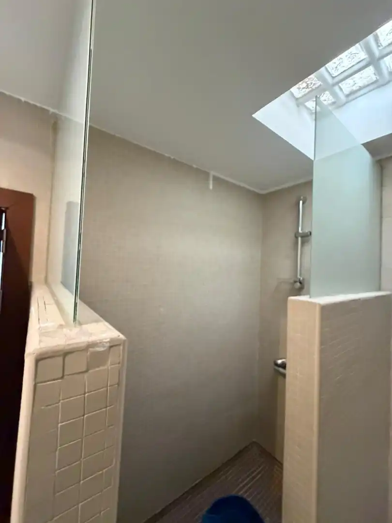 Baño de Oficina de alquiler en Madrid con Aire acondicionado, Calefacción y Terraza