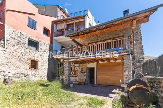 Casa adosada en Venta en Plaça Major, 1 en Llívia