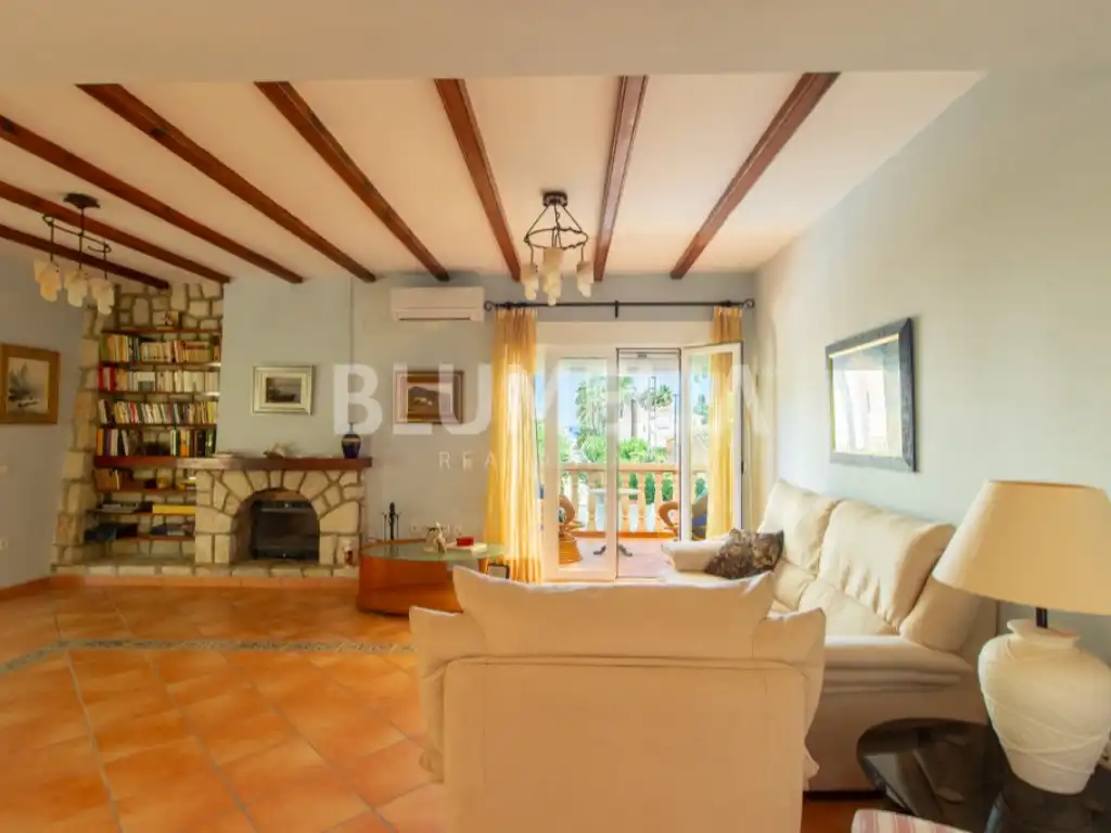 Sala d'estar de Casa o xalet en venda en Dénia amb Aire condicionat, Jardí privat i Terrassa