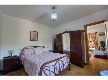 Casa aparellada en venda a Calle rio bermuza