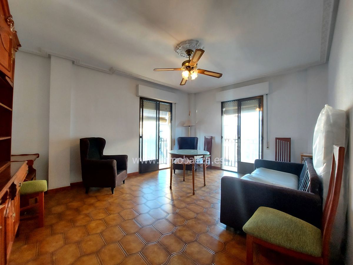 Sala d'estar de Pis en venda en Baeza amb Calefacció i Terrassa