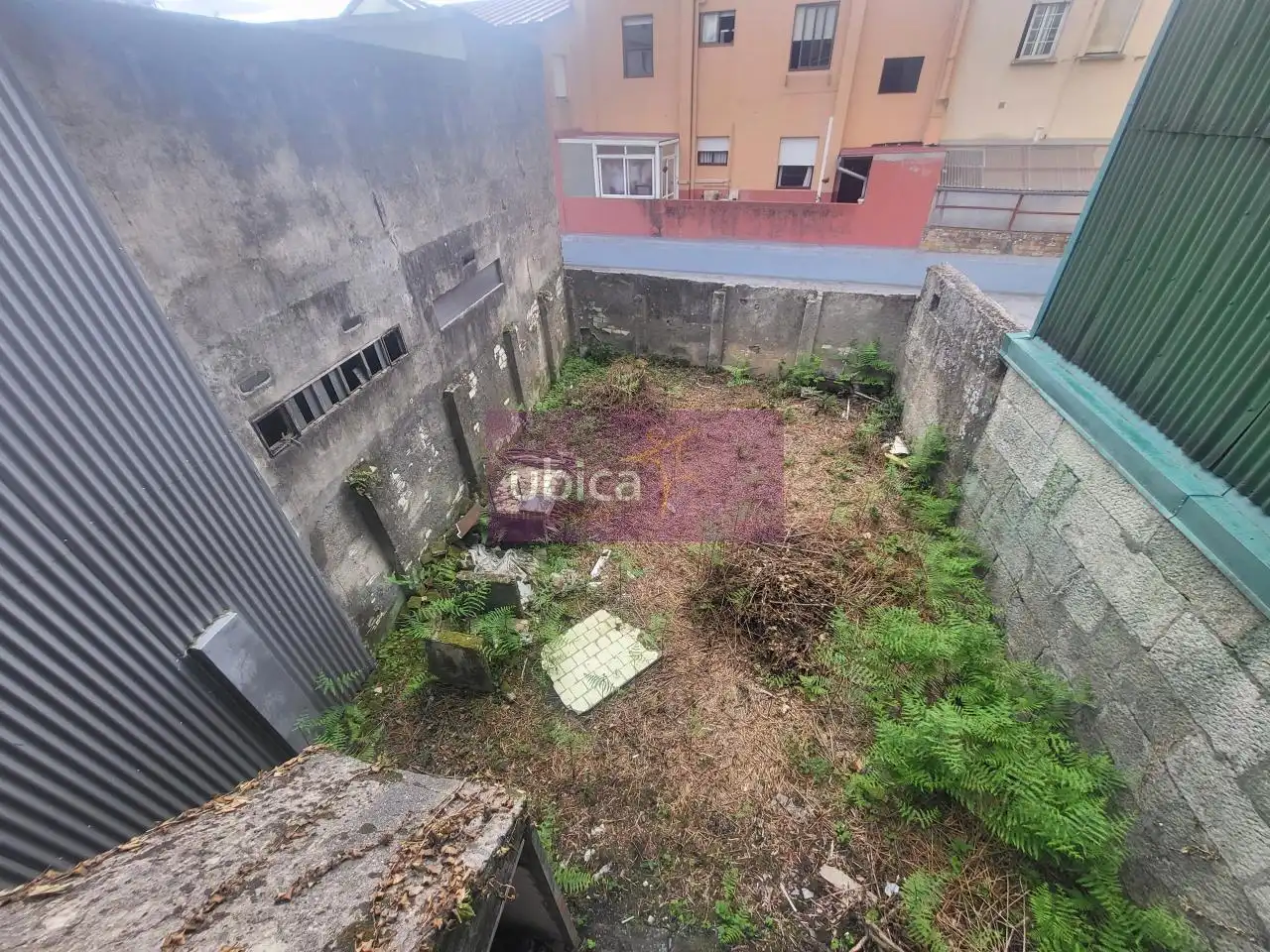 Casa adosada en venda en Vigo  amb Jardí privat