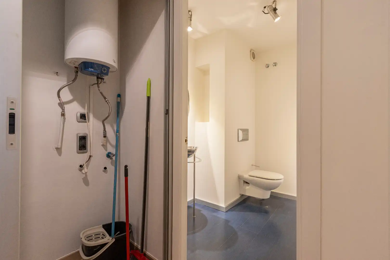 Badezimmer von Büro zur Miete in Barcelona mit Alarm