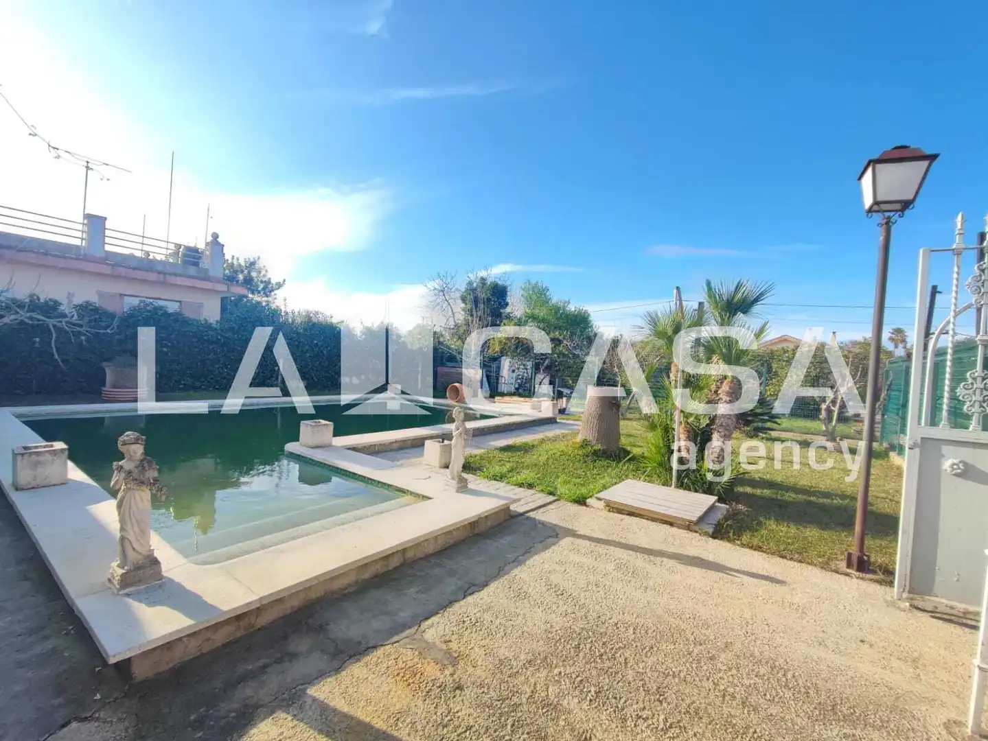Vista exterior de Casa o chalet en venta en Alcalá de Guadaira con Piscina