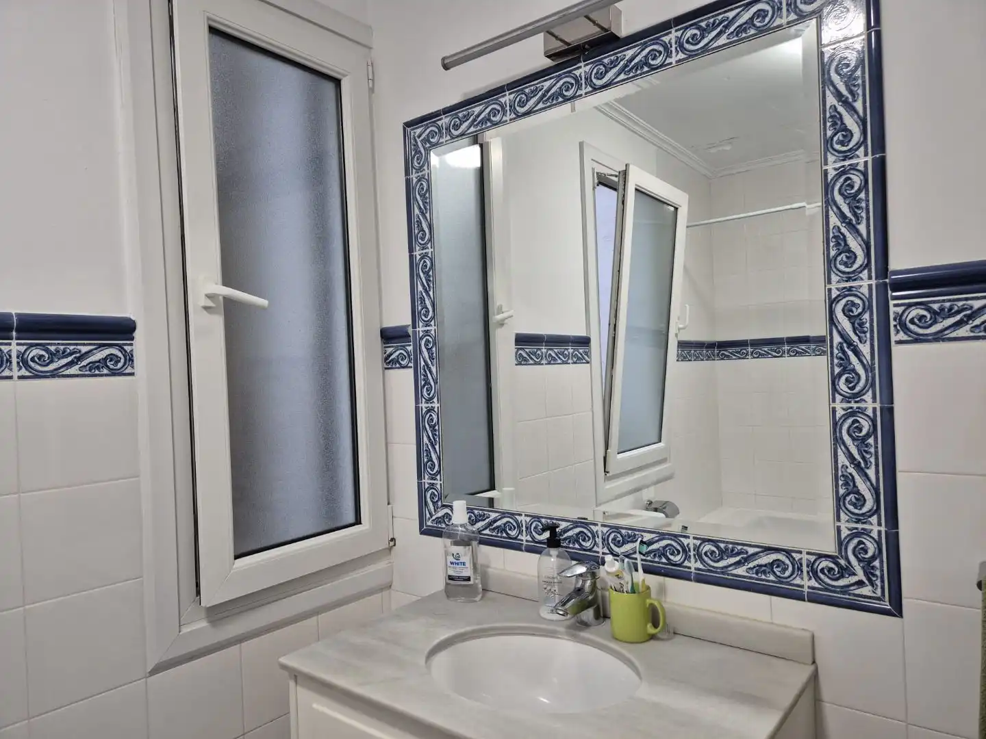 Bathroom of Flat for rent in Santander  with Heating, Parquet flooring and Furnished