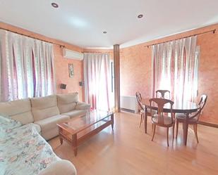 Living room of Single-family semi-detached for sale in Fuente el Fresno  with Air Conditioner, Heating and Furnished