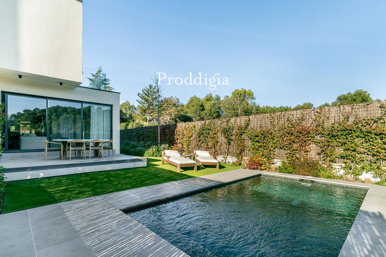 Swimming pool of House or chalet for sale in Cerdanyola del Vallès  with Air Conditioner, Heating and Private garden