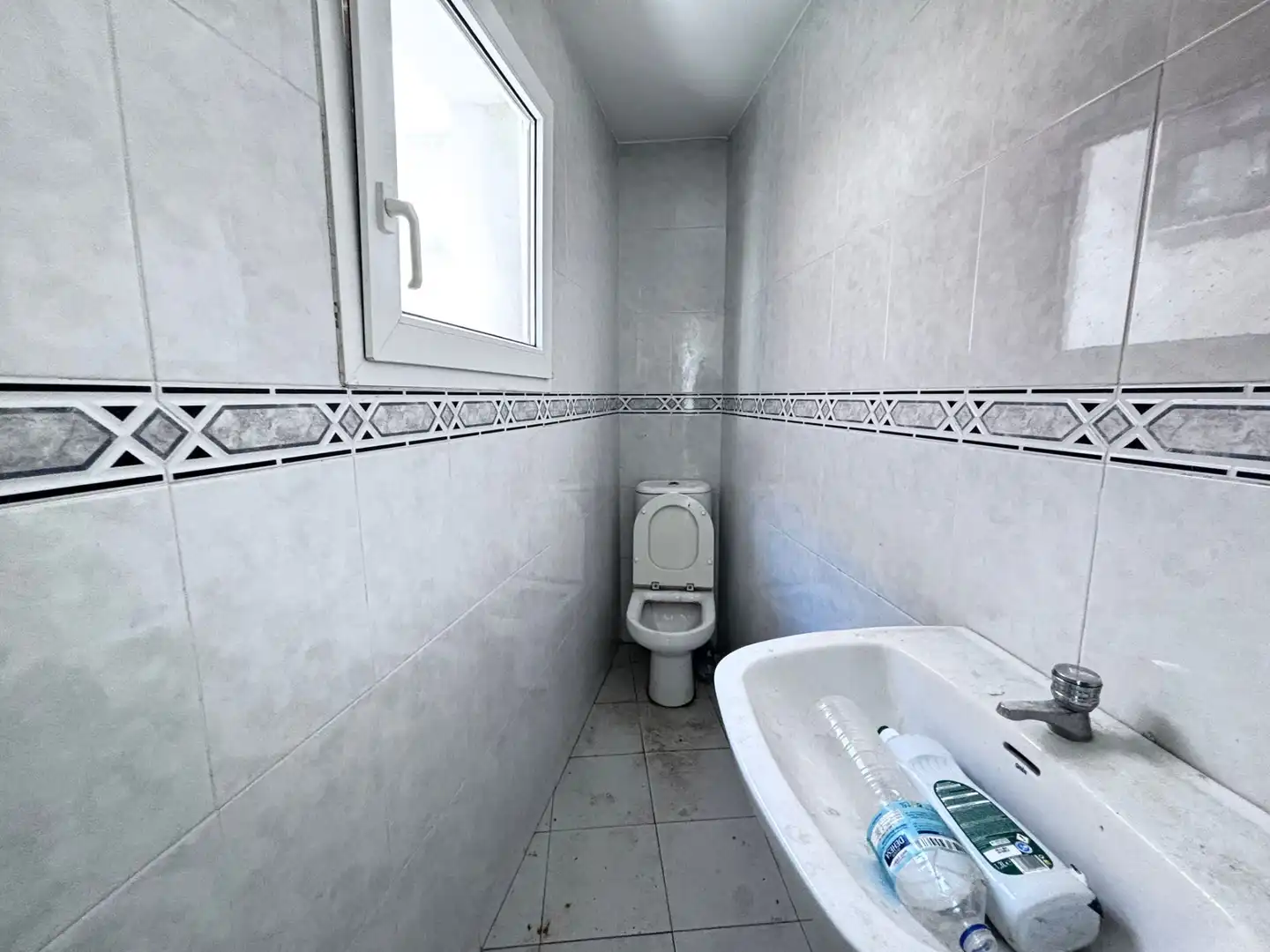 Badezimmer von Gebäude zum Verkauf in Burgos