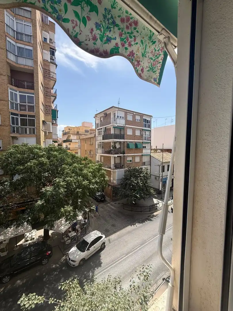 Vista exterior de Piso en venta en Granada