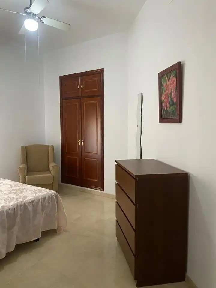 Dormitori de Planta baixa en venda en Dos Hermanas amb Aire condicionat i Moblat