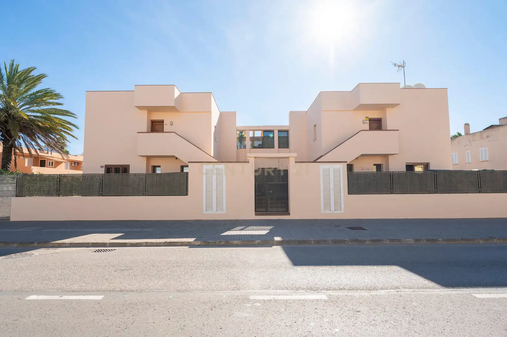 Außenansicht von Wohnungen zum Verkauf in Sant Josep de sa Talaia mit Abstellraum und Balkon