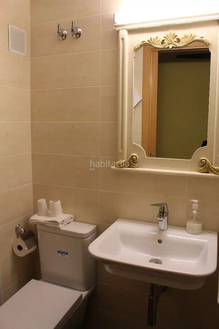 Business premises for sale in Carrer dels Canonges 38, imagen 23