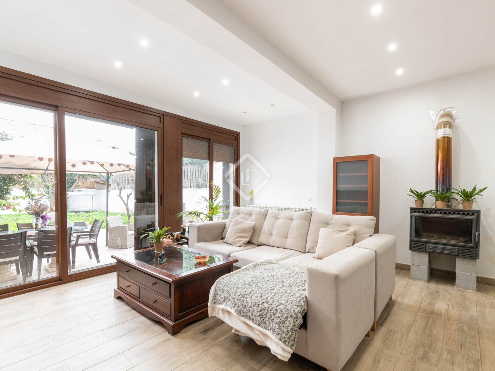 Sala d'estar de Casa o xalet en venda en Viladecans amb Aire condicionat, Calefacció i Jardí privat