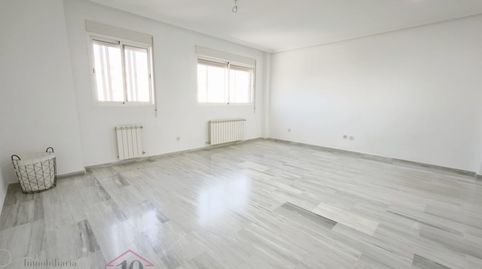 Foto 4 de Piso de alquiler en Valdepasillas - La Paz - Huerta Rosales, Badajoz Capital