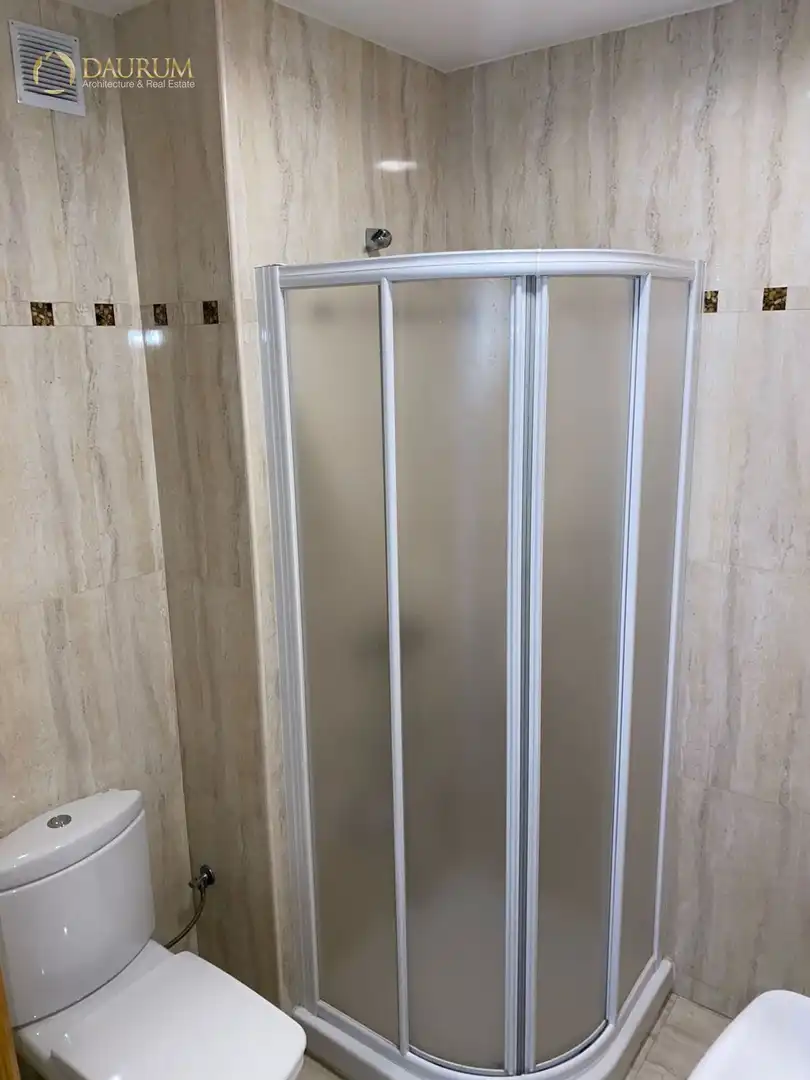 Badezimmer von Wohnung zum Verkauf in Madrid mit Klimaanlage, Heizung und Terrasse