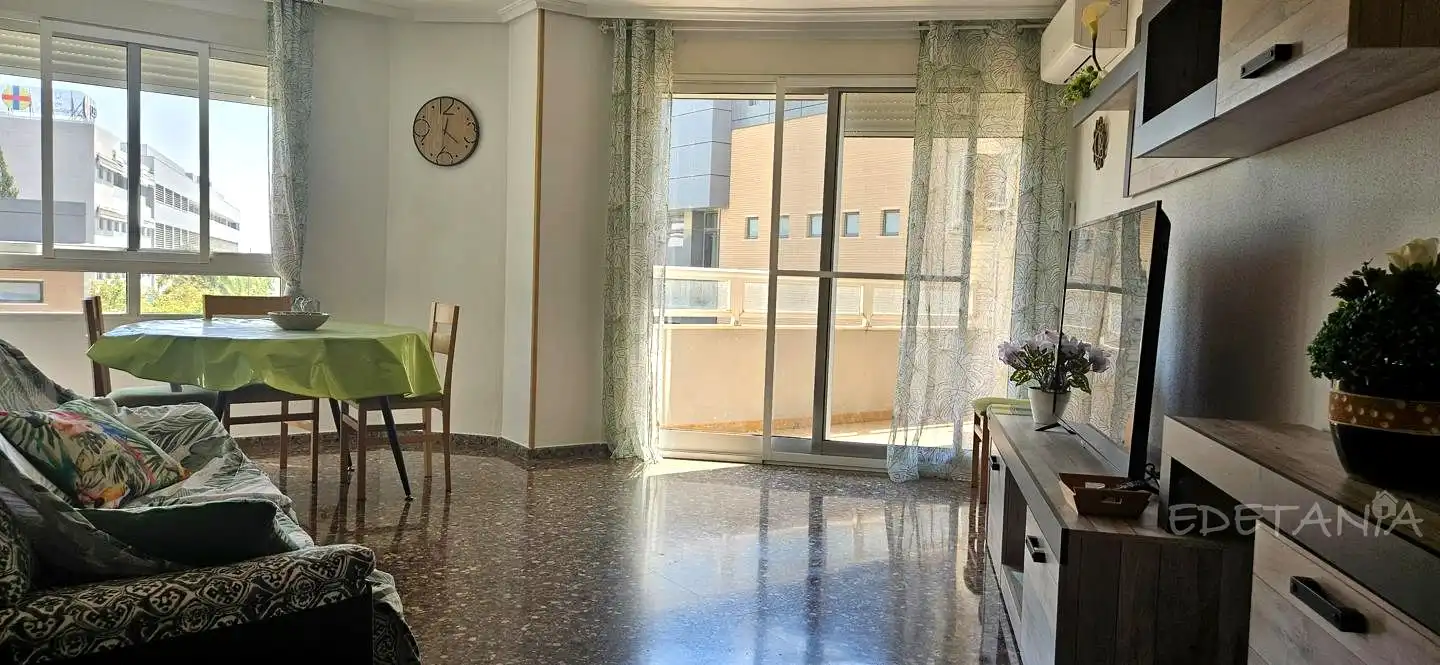 Vista exterior de Piso de alquiler en Alfara del Patriarca con Aire acondicionado, Amueblado y Balcón