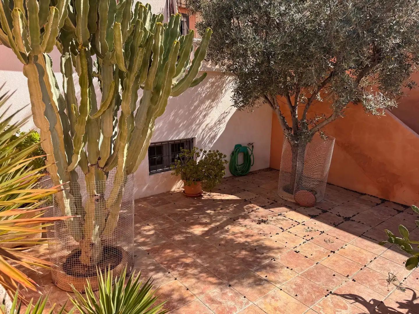 Jardí de Casa adosada en venda en Roquetas de Mar amb Aire condicionat, Terrassa i Traster