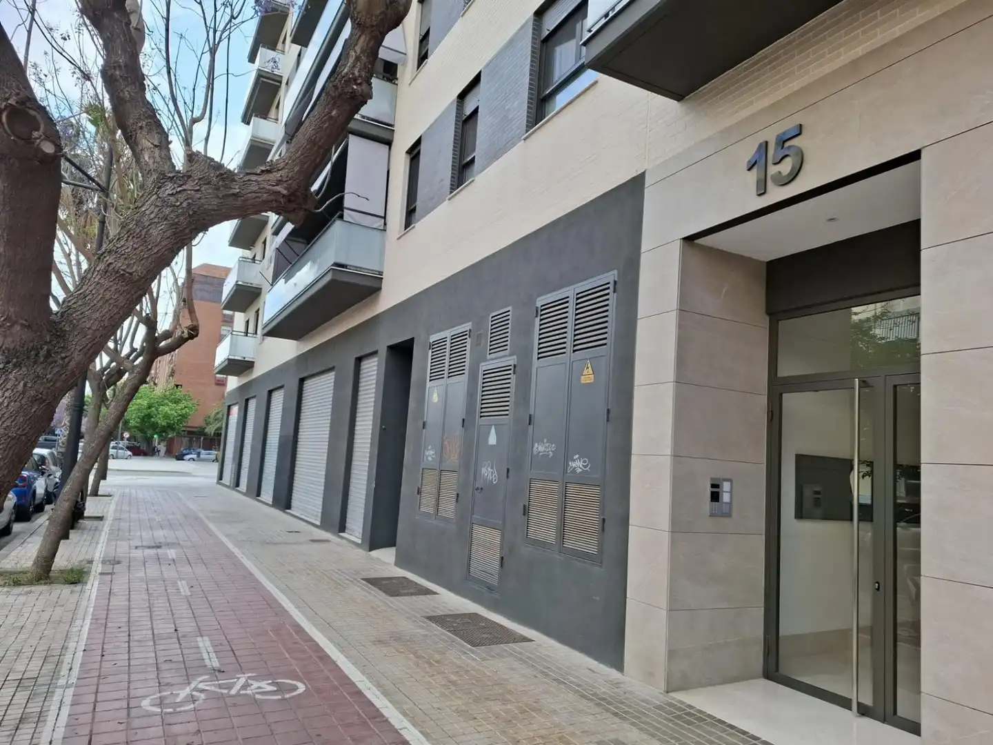 Vista exterior de Local de alquiler en Valencia
