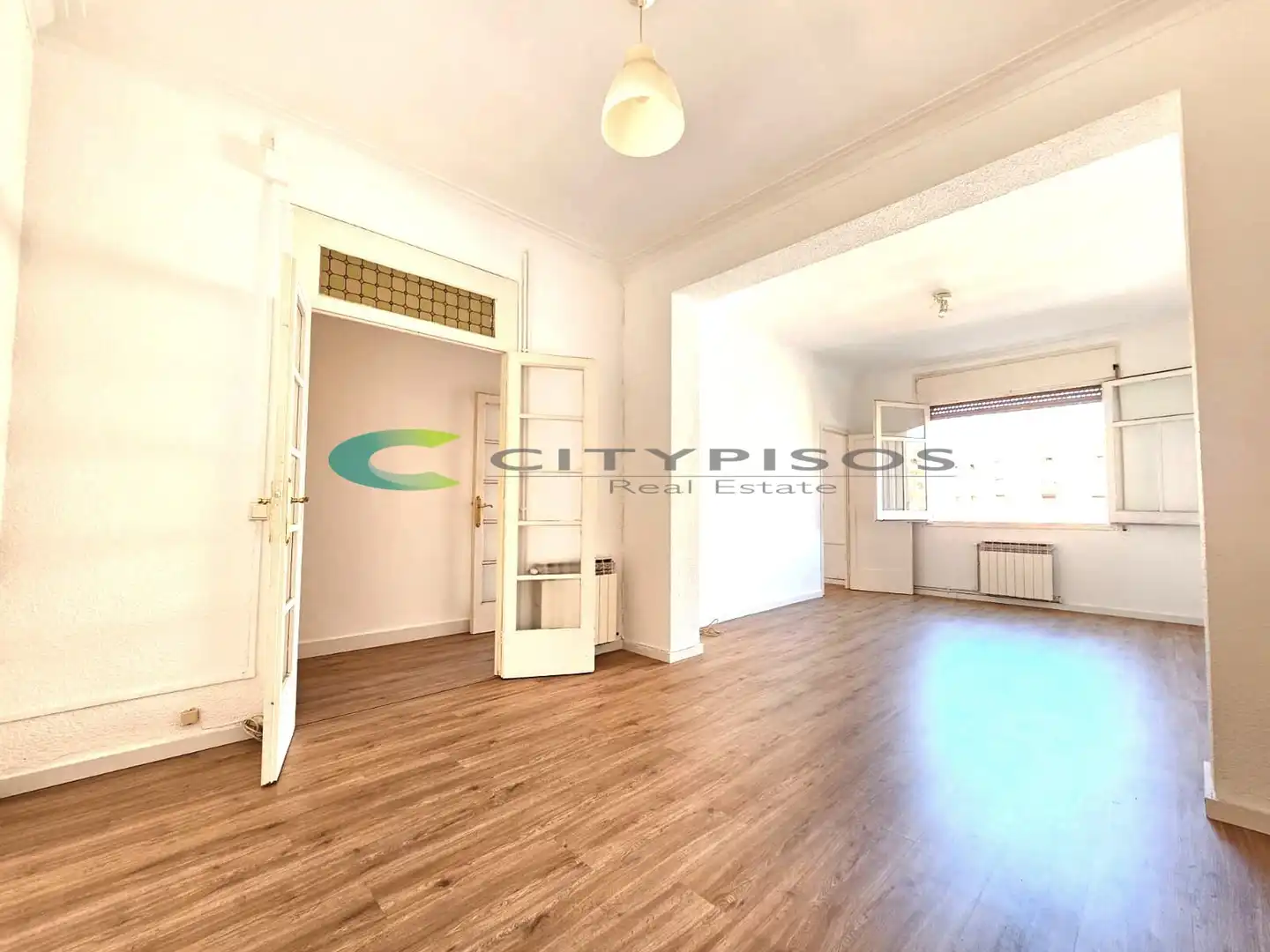 Living room of Flat for sale in Barcelona  with Heating, Parquet flooring and Oven