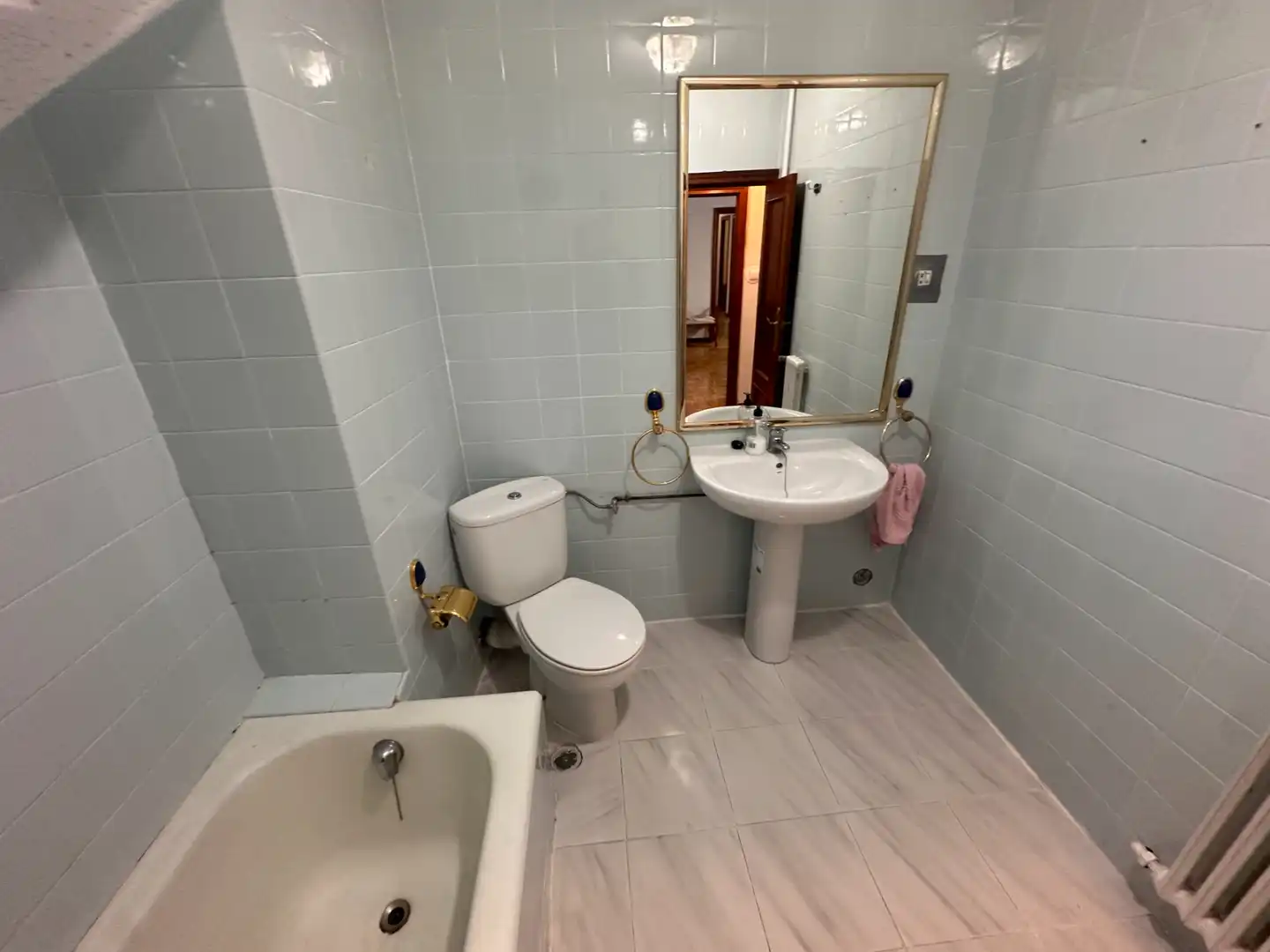 Bathroom of Flat for rent in Cuenca  with Heating, Furnished and Oven