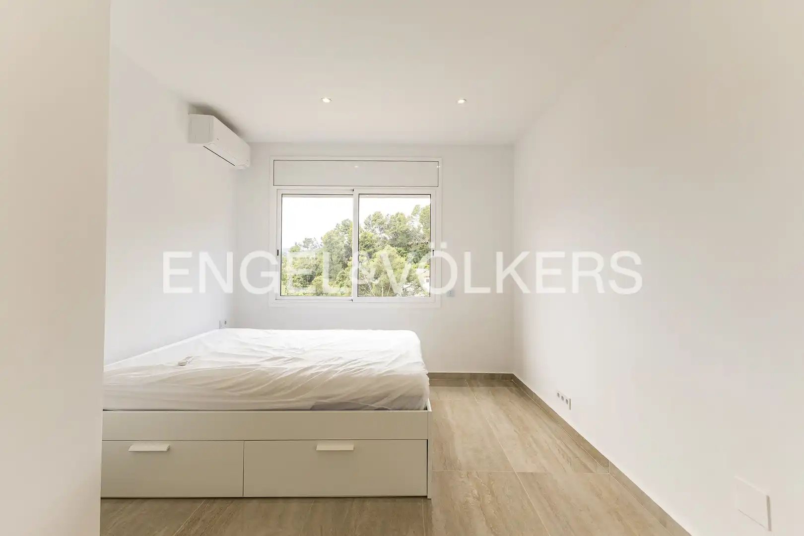 Habitación de Casa o chalet de alquiler en Corbera de Llobregat con Aire acondicionado, Calefacción y Jardín privado