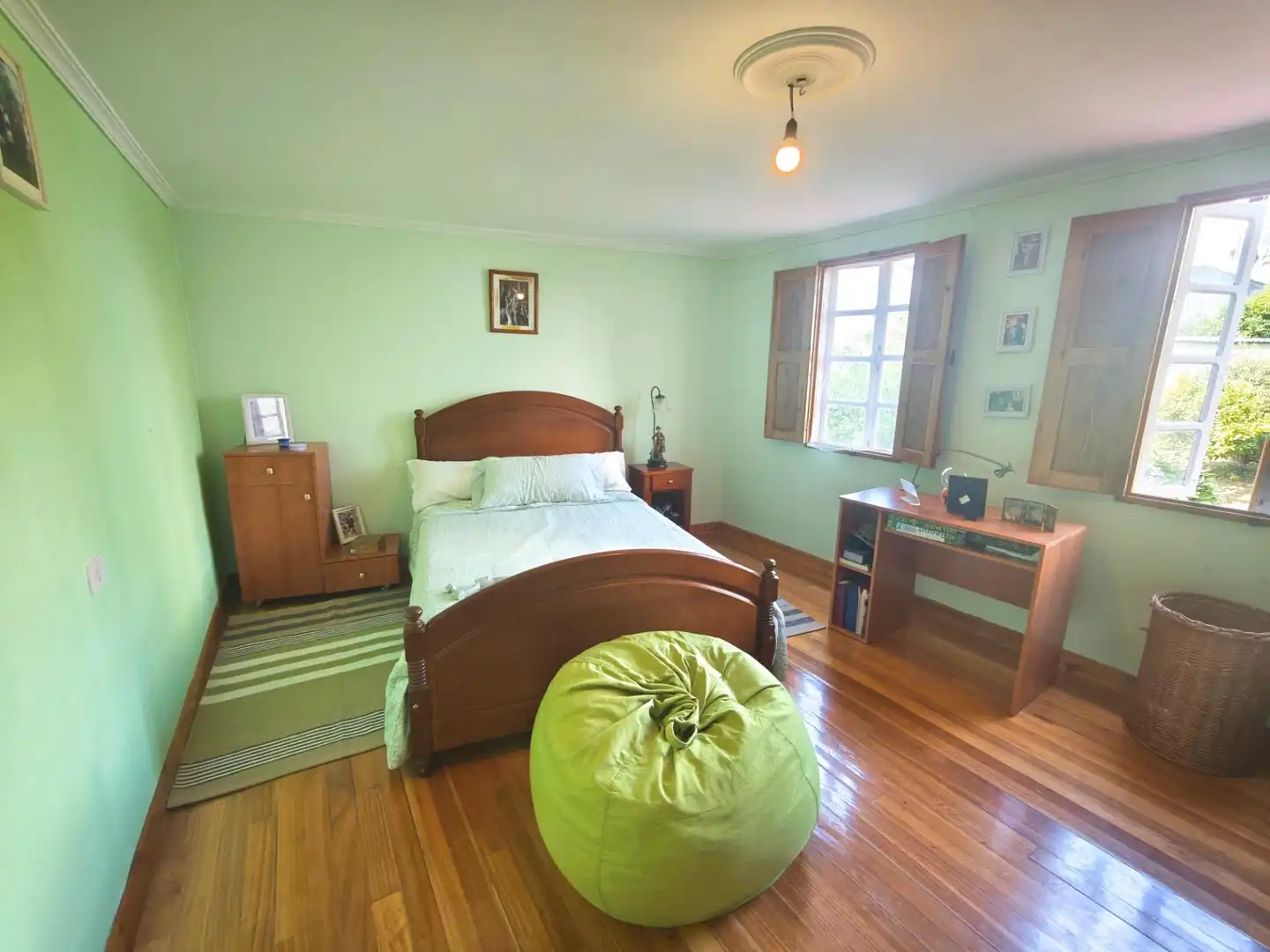 Habitación de Casa adosada en venta en Ortigueira con Trastero y Amueblado