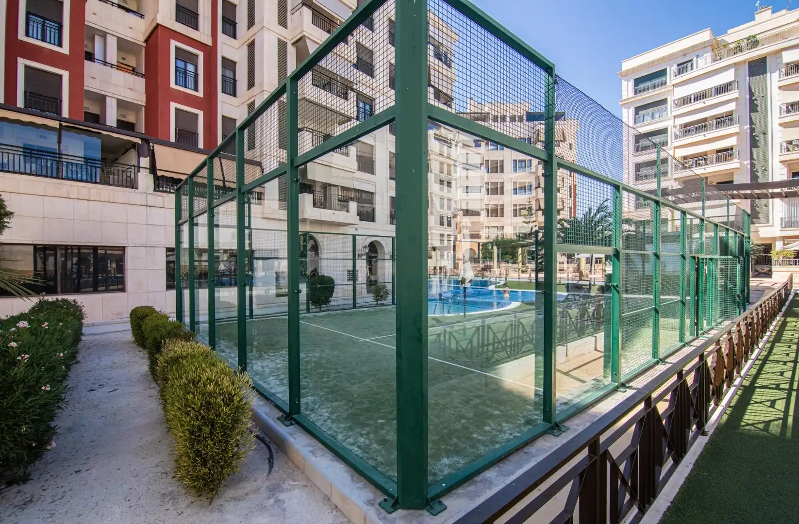 Piscina de Pis en venda en Elche / Elx amb Aire condicionat, Calefacció i Jardí privat