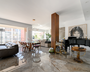 Sala d'estar de Apartament en venda en  Madrid Capital amb Aire condicionat, Calefacció i Terrassa