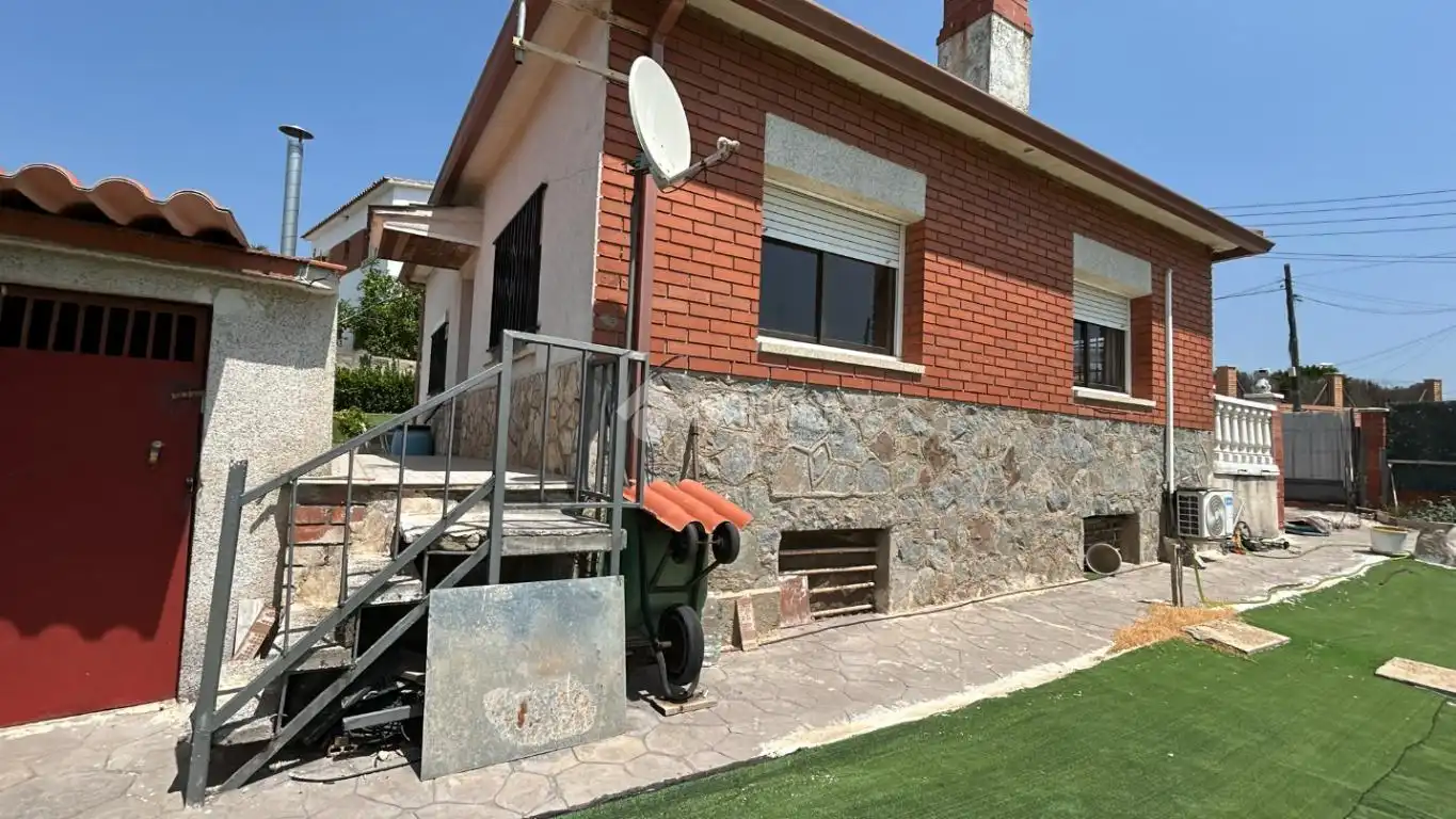 Vista exterior de Casa o xalet en venda en Rubí