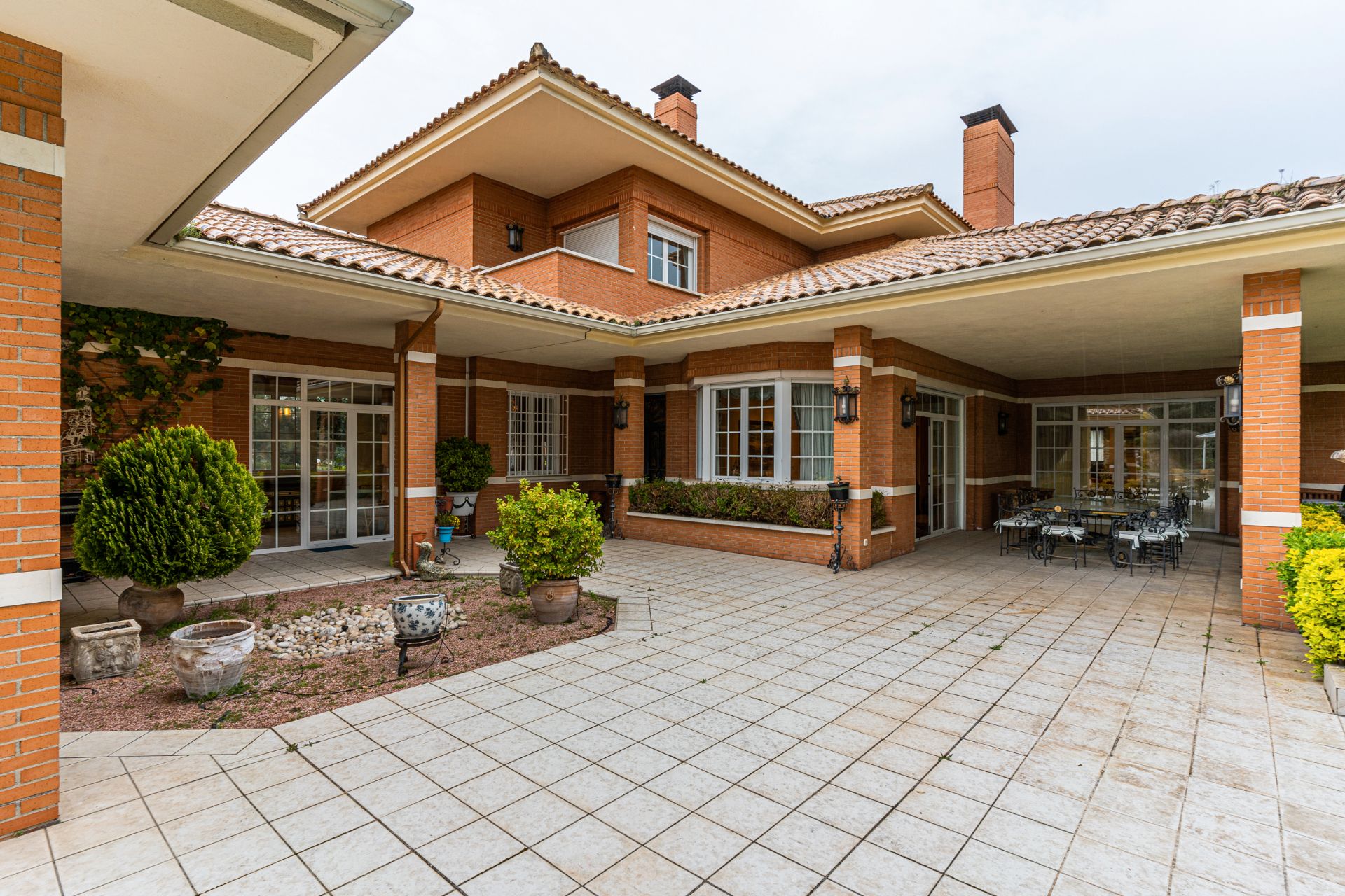 Vista exterior de Casa o chalet en venta en Villanueva de la Cañada con Aire acondicionado, Calefacción y Jardín privado
