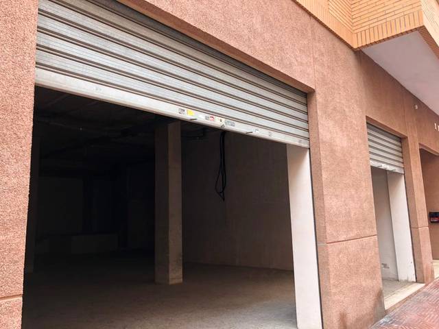 Local comercial en Alquiler en Ensanche - Parque del Oeste