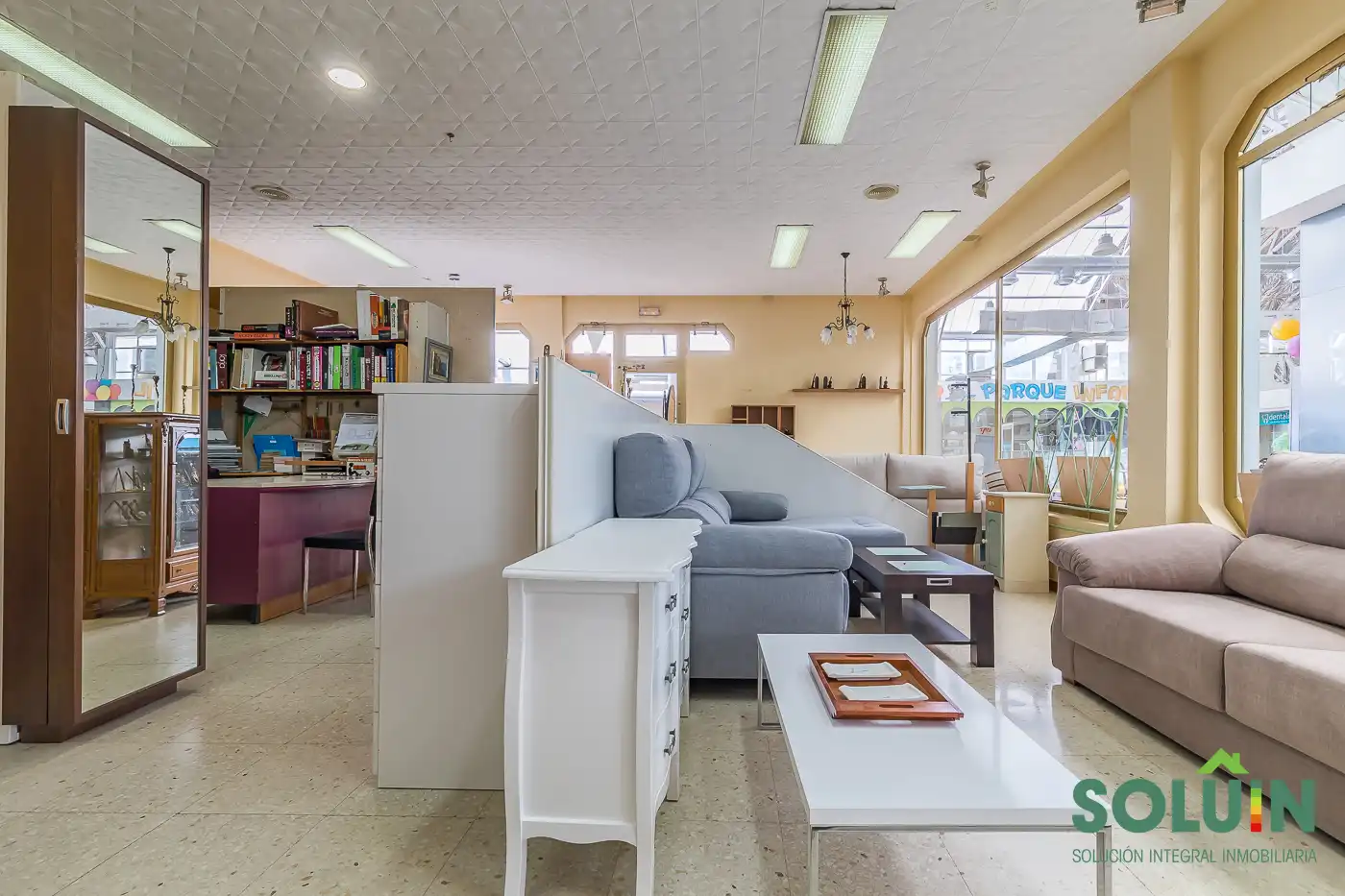 Sala d'estar de Local de lloguer en Fuenlabrada amb Aire condicionat, Calefacció i Moblat