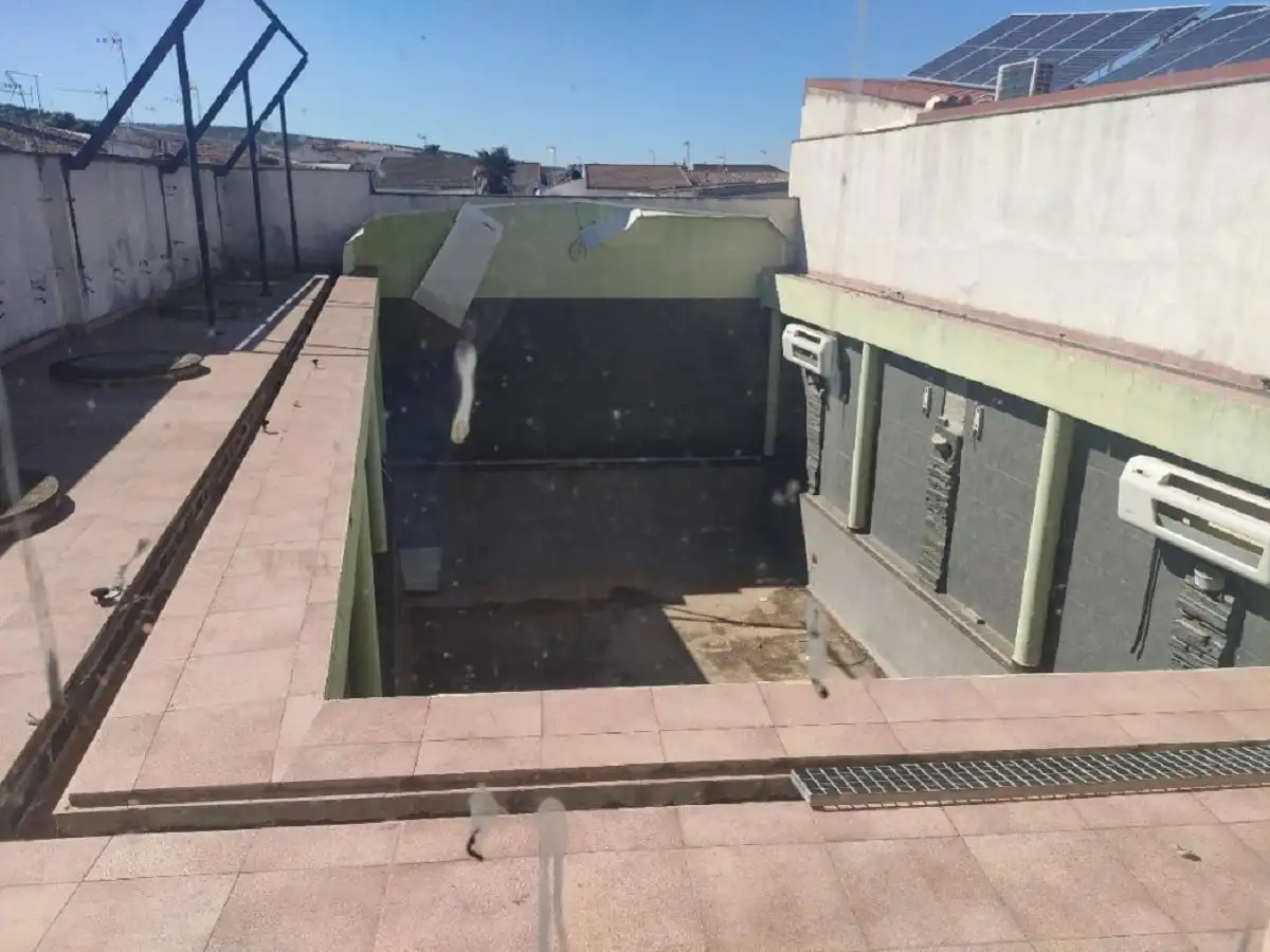 Vista exterior de Casa o xalet en venda en Villanueva de la Reina amb Terrassa i Piscina