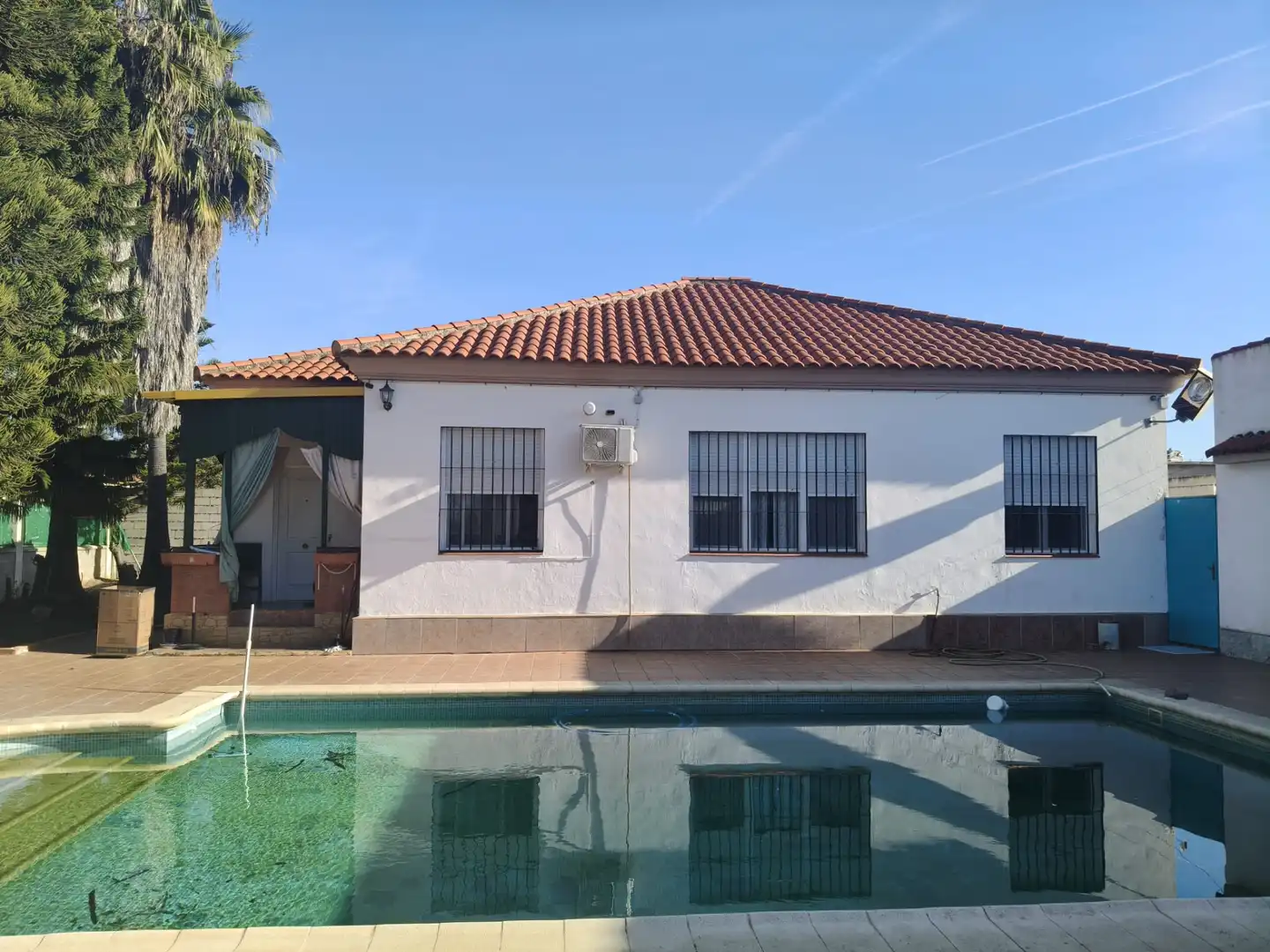 Detached house with pool for sale in Avenida del Convento 12