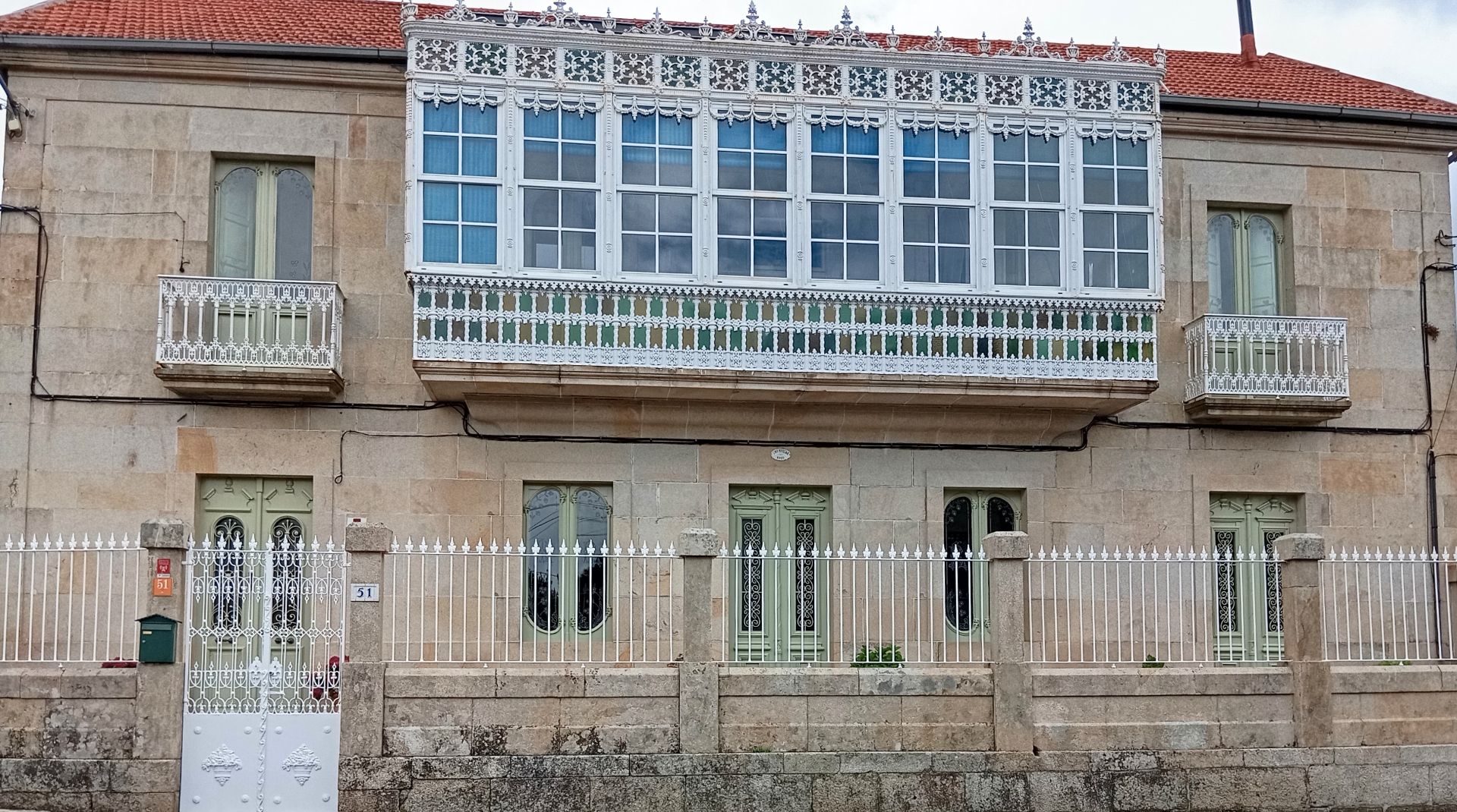 Vista exterior de Casa o xalet en venda en Ponte Caldelas amb Calefacció, Jardí privat i Piscina