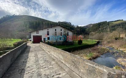 Vista exterior de Casa o xalet en venda en Ataun amb Terrassa