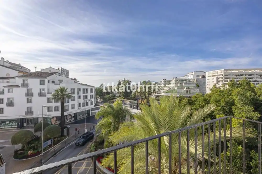 Vista exterior de Apartament de lloguer en Marbella amb Aire condicionat, Terrassa i Moblat