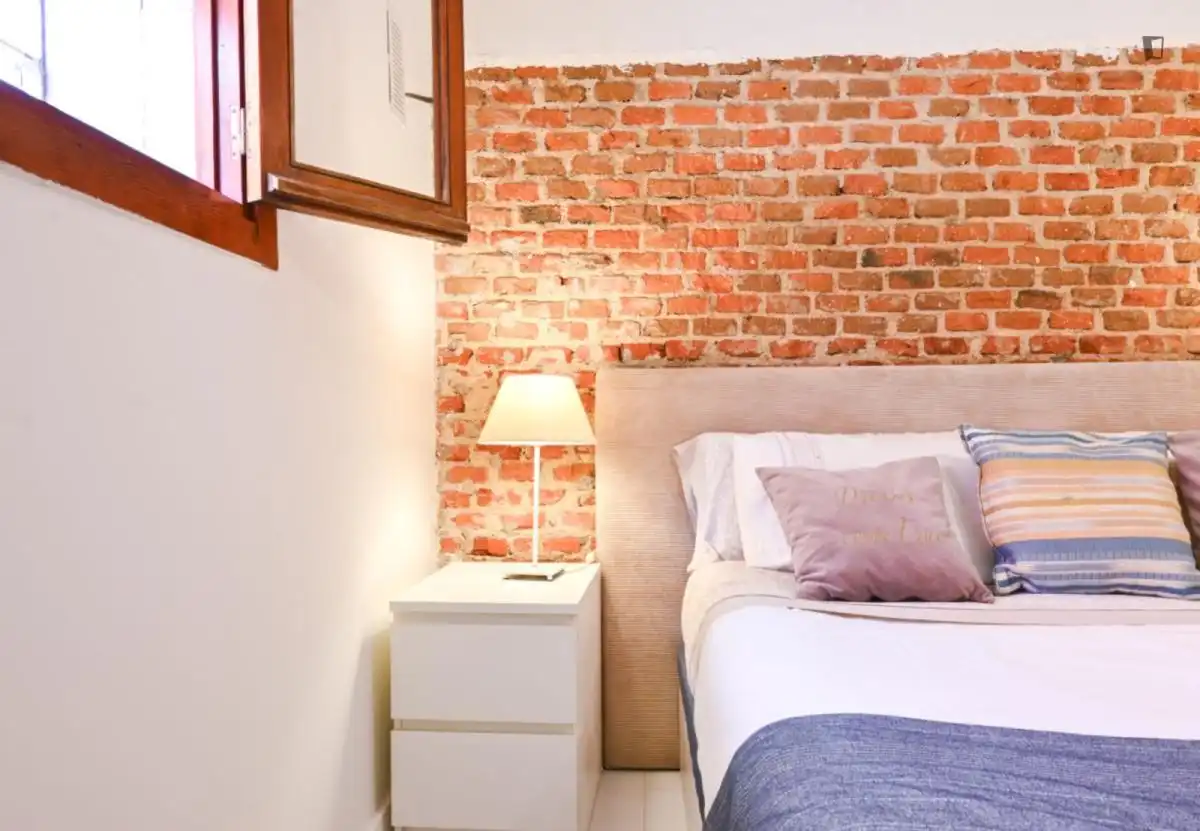 Dormitori de Apartament de lloguer en Madrid amb Calefacció, Moblat i Forn
