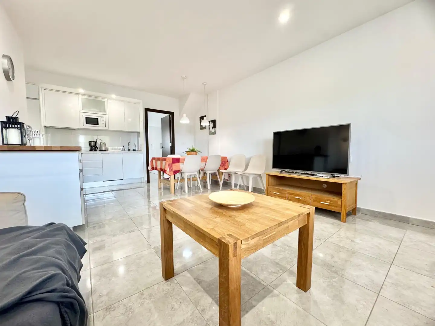 Sala d'estar de Casa o xalet de lloguer en Torrevieja amb Aire condicionat, Piscina i Moblat